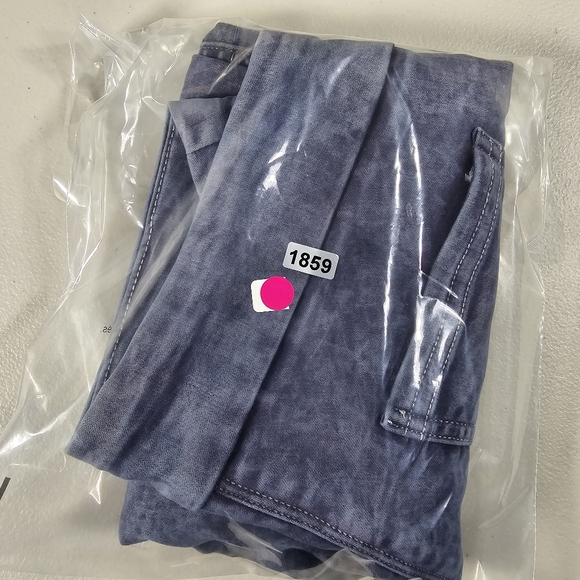 Liz Claiborne Amber Short MId-Rise Pull On Comfort Stretch Khaki Shorts Sz 4 - Picture 12 of 12